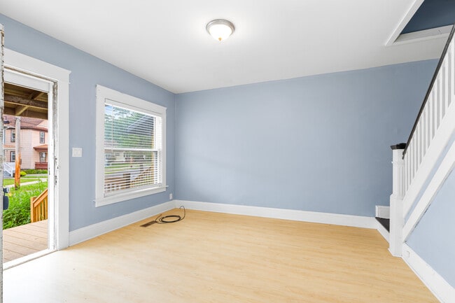 Building Photo - 6 Van Vorst St