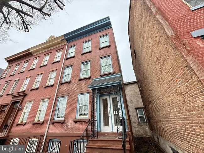Building Photo - 255 Mercer St