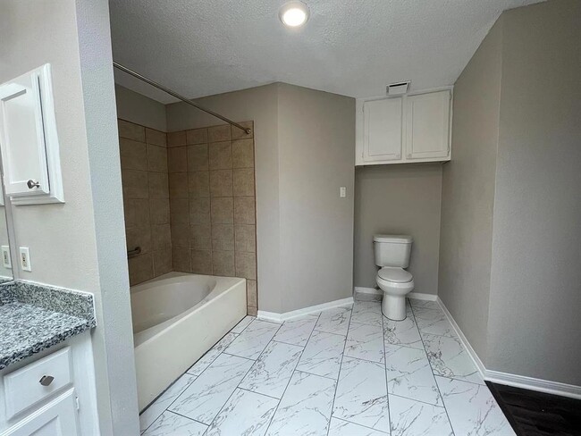Building Photo - 13535 Gaby Virbo Dr