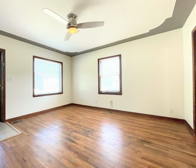 Building Photo - 2 Bedroom Home With Fenced in Yard