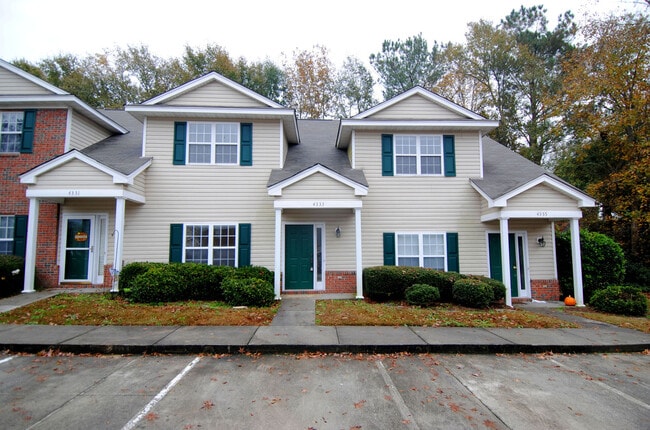 Building Photo - HEATHFIELD HALL- 3BD/2BA Townhome