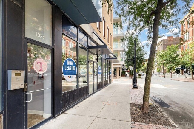 Building Photo - 1326 Vine St