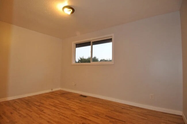 Building Photo - Completely renovated 4 bedroom in Kent!