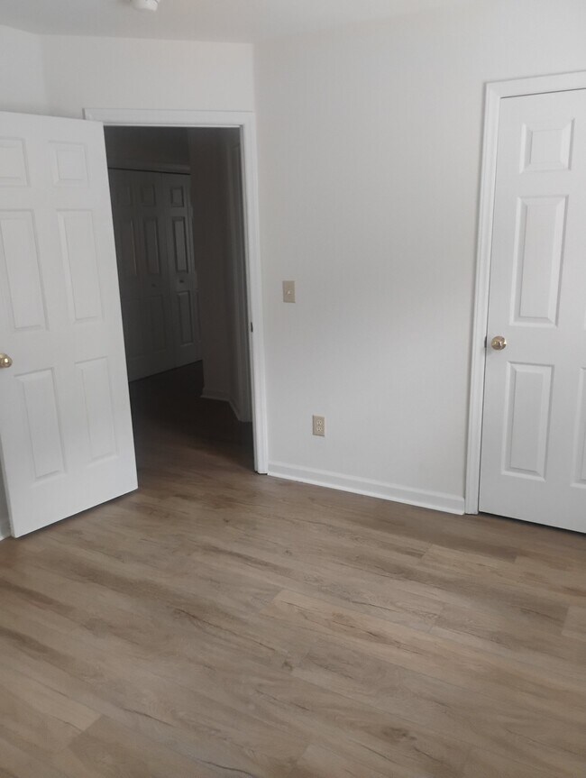 Building Photo - 512 flagerity