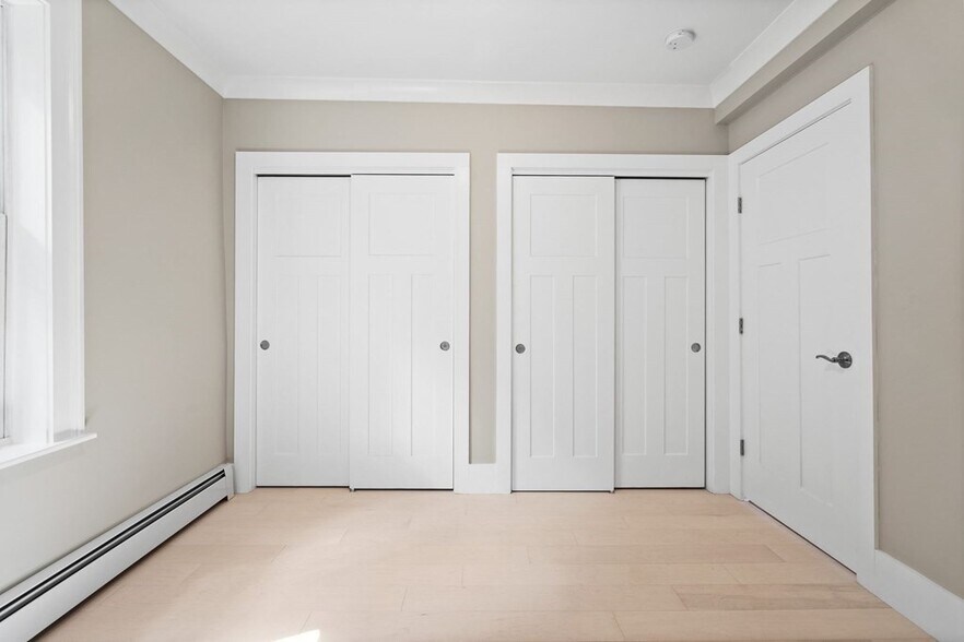 Building Photo - 21 Parker St