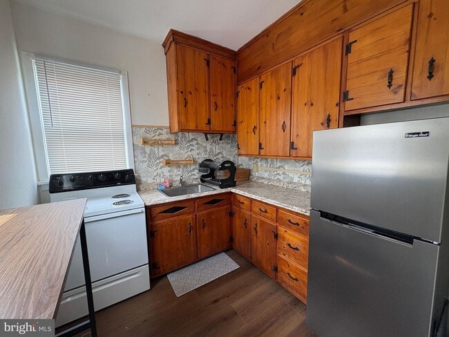 Building Photo - 224 Farnsworth Ave