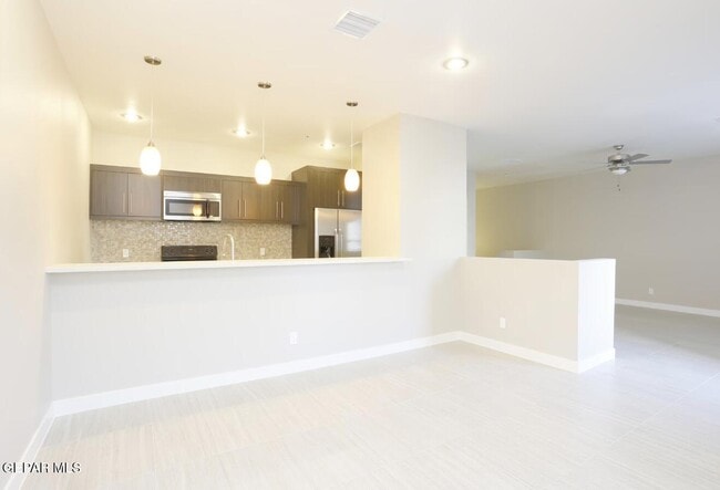 Building Photo - 410 Thorn Ave