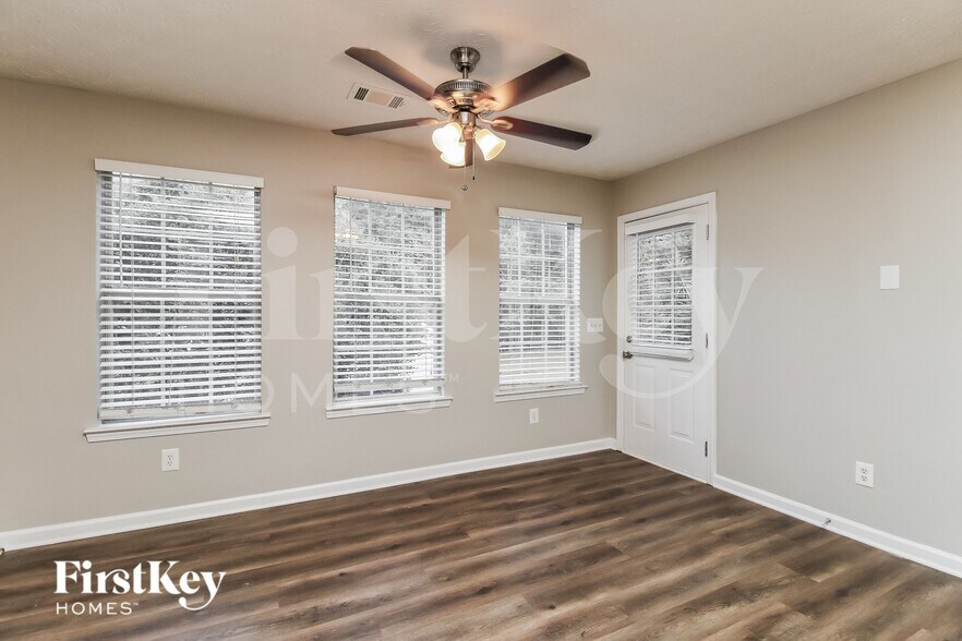 Building Photo - 655 Pebble Blvd