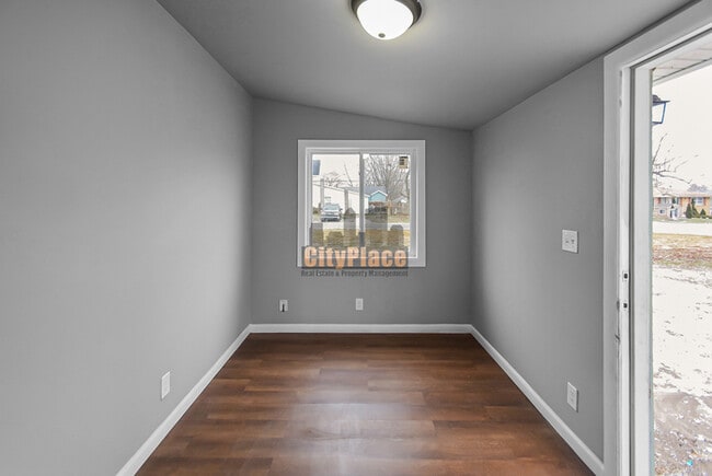 Building Photo - 2627 Chase St