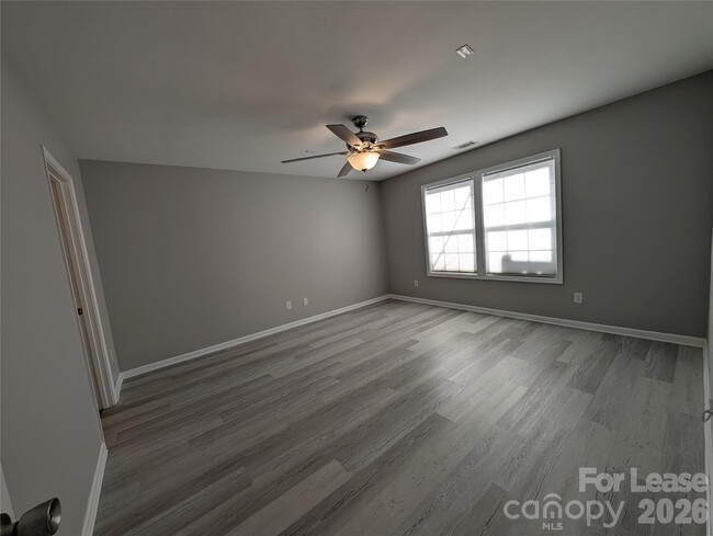 Building Photo - 4656 Sooner Ln