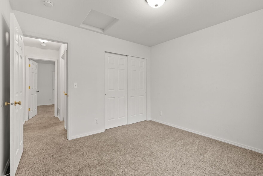 Building Photo - 5957 N Saint Croix Dr