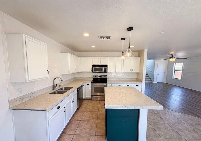 Building Photo - 7501 E Deer Valley Rd