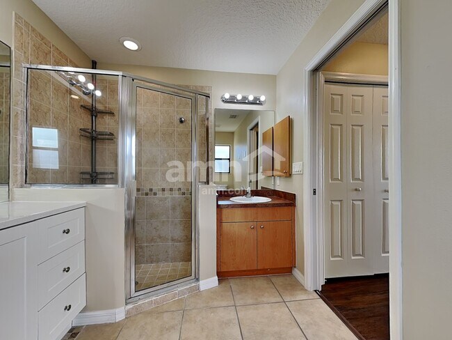 Building Photo - 6244 34th Pl E