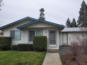 Building Photo - 617 SW Western Ave