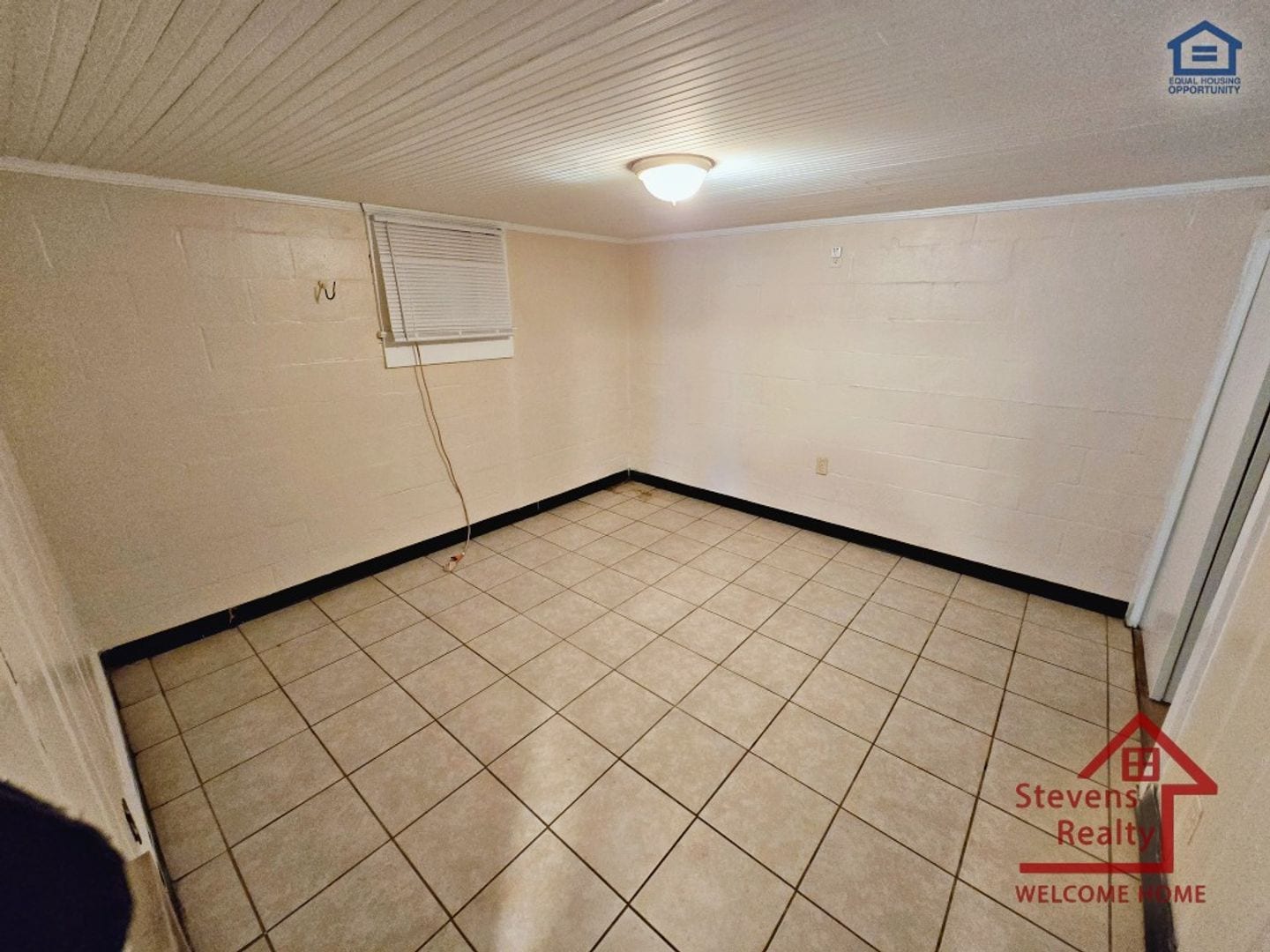 Building Photo - 1364 Crescent Dr