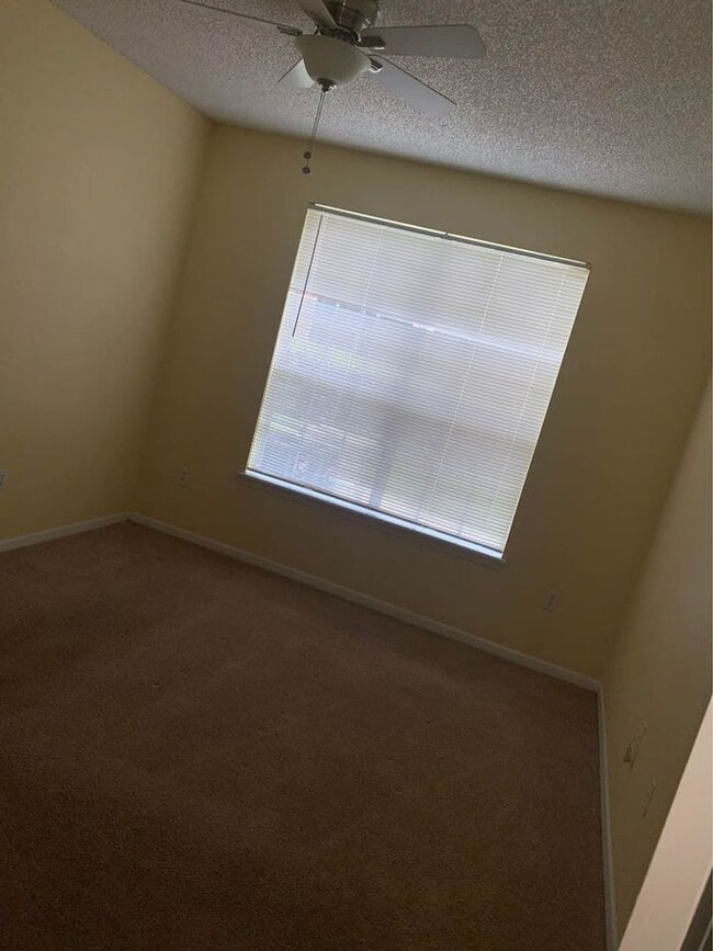 Building Photo - 2 bedroom 2 bath Condo  with Balcony in La...