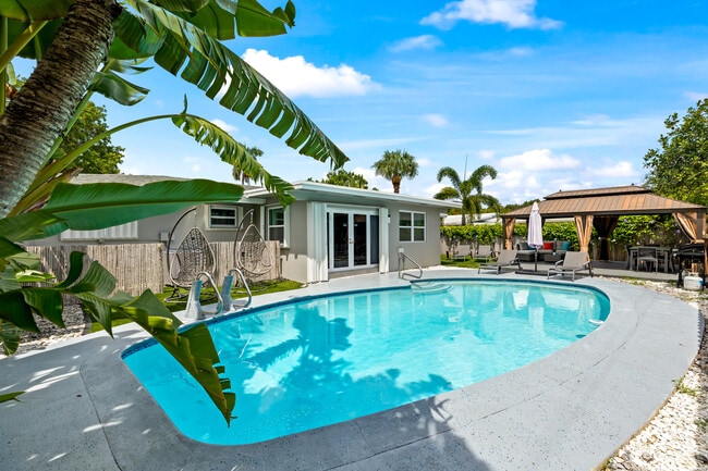 Building Photo - 1800 NE 28th Ave