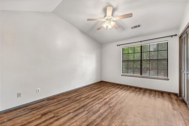 Building Photo - 1376 Oakland Ave