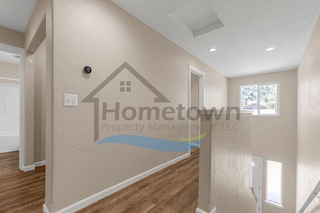 Building Photo - 3 Bedroom 3 Bathroom Home with Attached Ga...