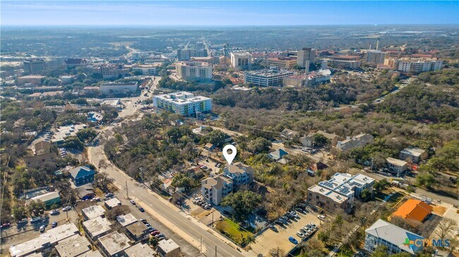 Building Photo - 1005 N LBJ Dr