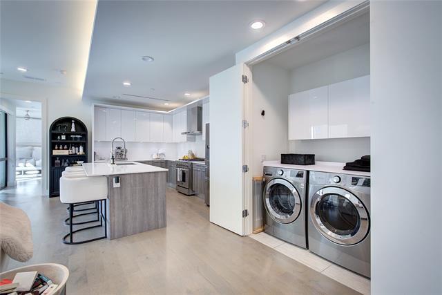 Building Photo - 3923 Cole Ave