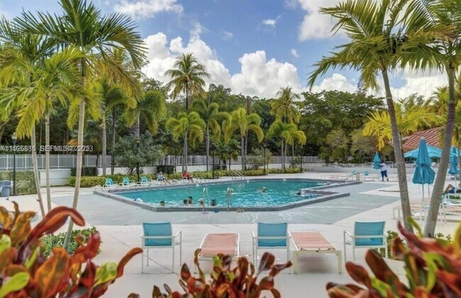 Building Photo - 100 Bayview Dr