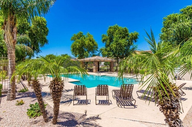 Building Photo - 1384 S Sabino Dr