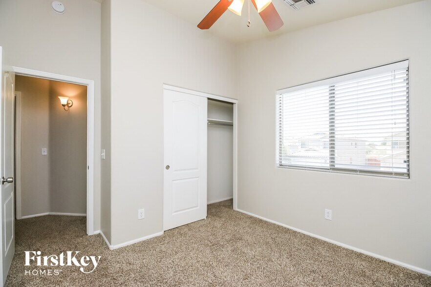 Building Photo - 313 W Hereford Dr
