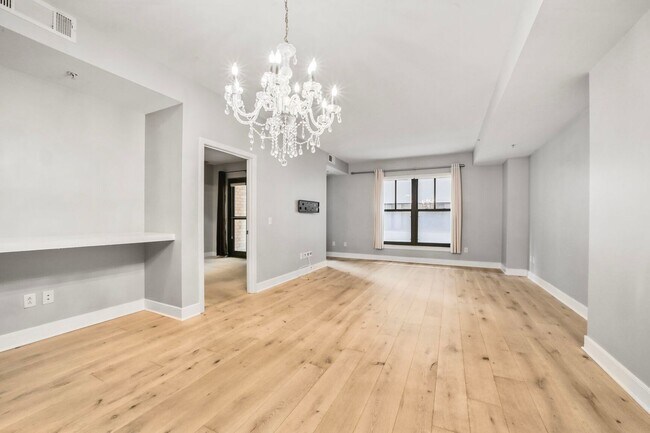Building Photo - Available Now! High End 1 Bed/ 1 Bath in Amenity Rich Building