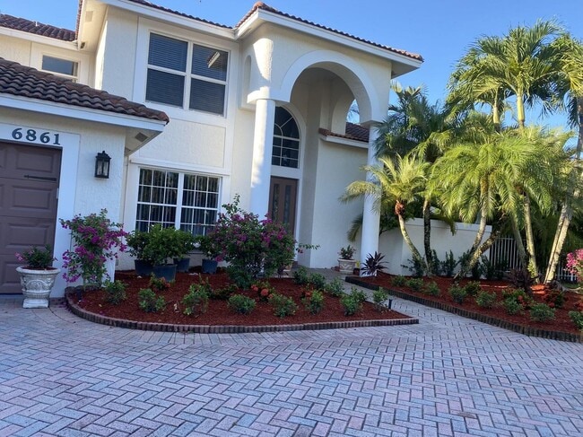 Building Photo - 6861 Cobia Cir