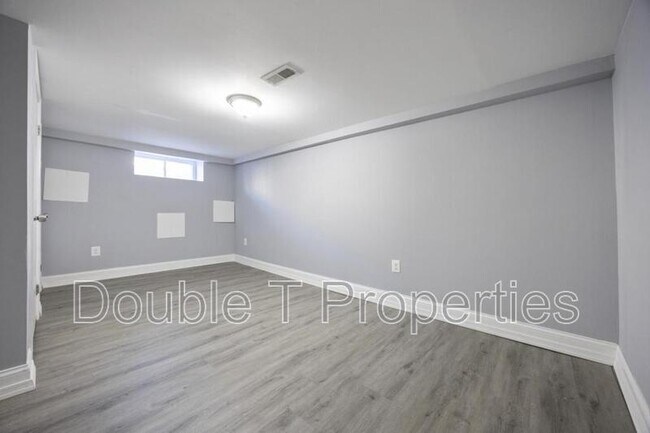 Building Photo - 10 N Ellwood Ave