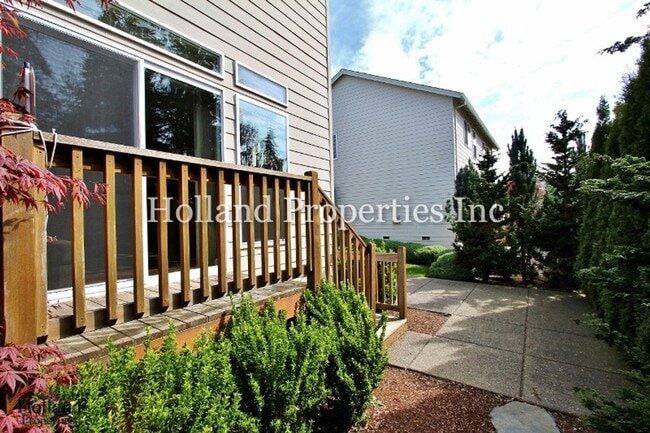 Building Photo - 5502 NE Lagos Ct