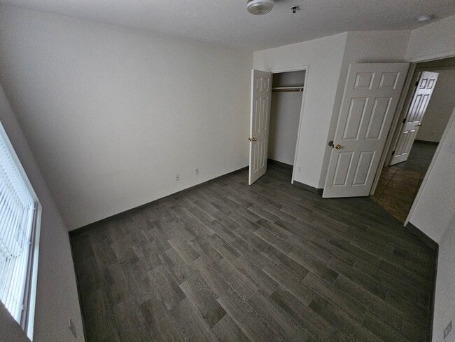 Building Photo - 744 S Roche St