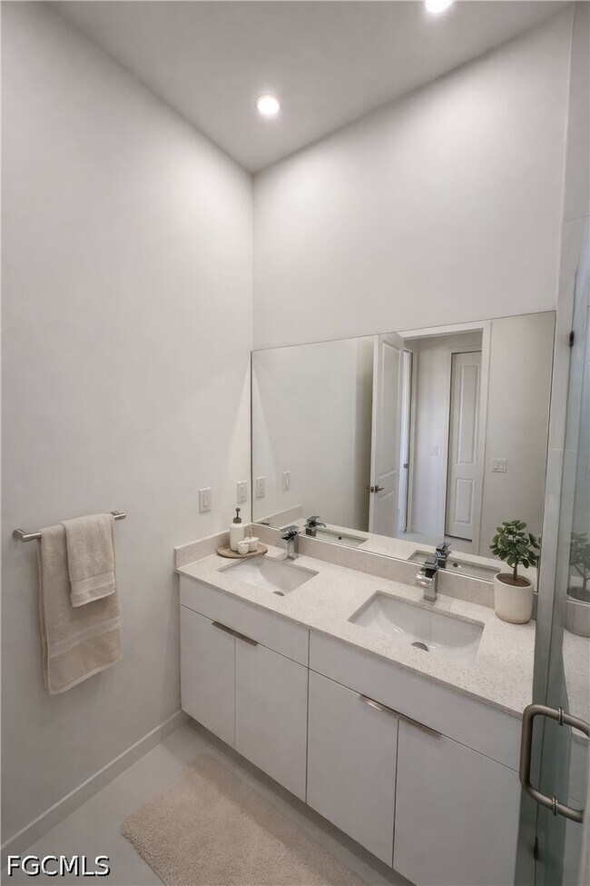 Building Photo - 2102 NW 25th Pl