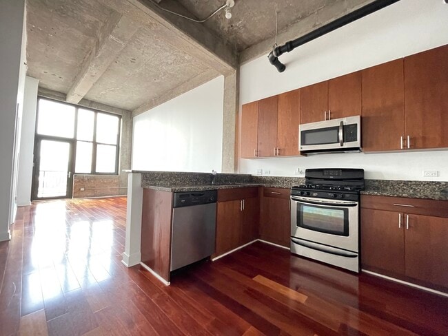 Building Photo - 320 E 21st St