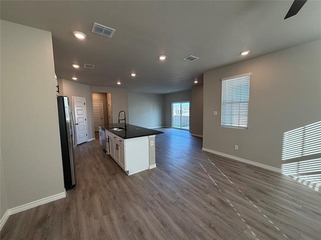 Building Photo - 2121 Woodlawn Wy