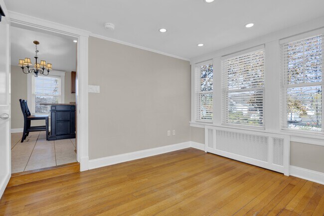 Building Photo - 2 Bellevue Ave