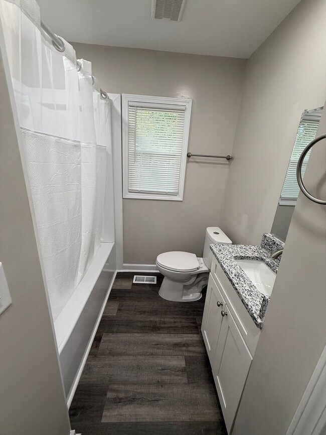 Building Photo - 116 Bennett Ct