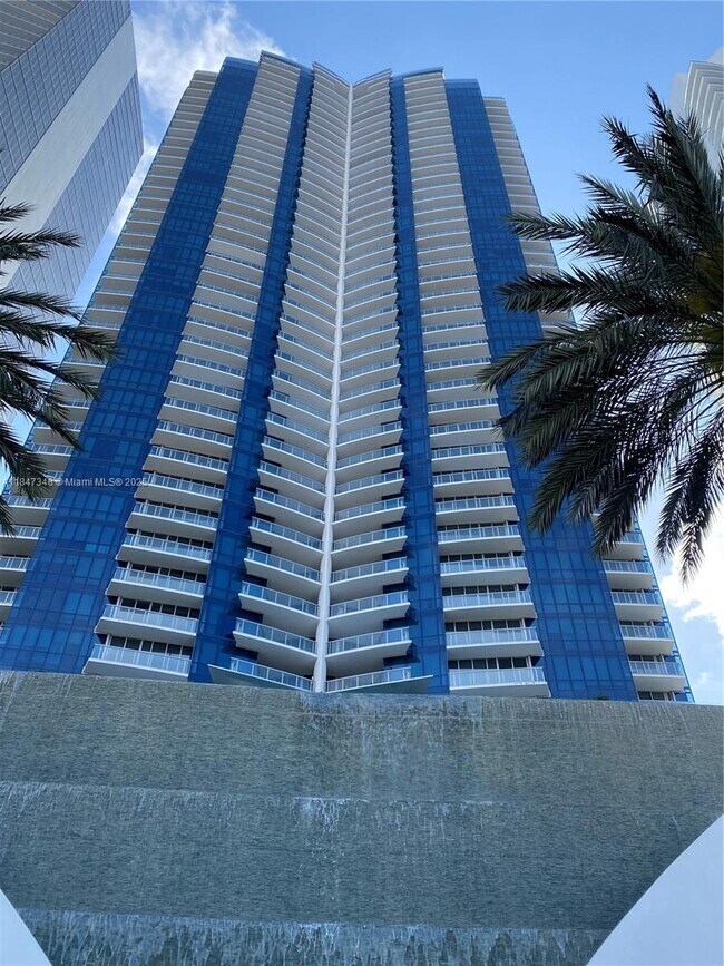 Building Photo - 17121 Collins Ave