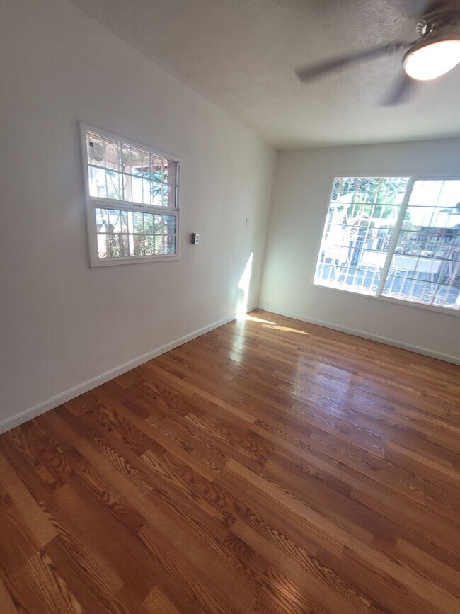 Building Photo - Ready to View!!