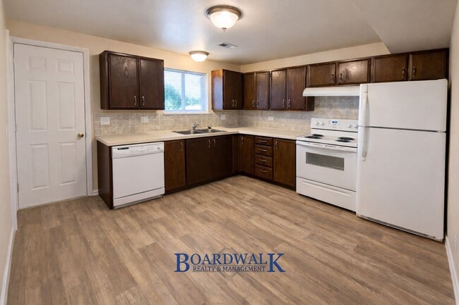 Building Photo - 661/663 N 980 W