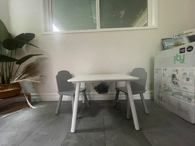 Building Photo - 3201 SW Sherwood Pl