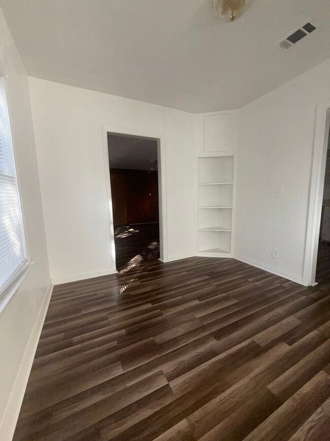 Building Photo - Cozy 3 Bedroom Family Home