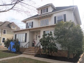 Building Photo - 18 W Union Ave