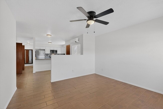 Building Photo - Close in West Side 2 bedroom 1.75/ba 1/cg