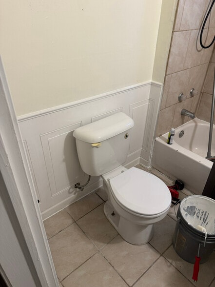 Building Photo - 614 Woodbury Ave