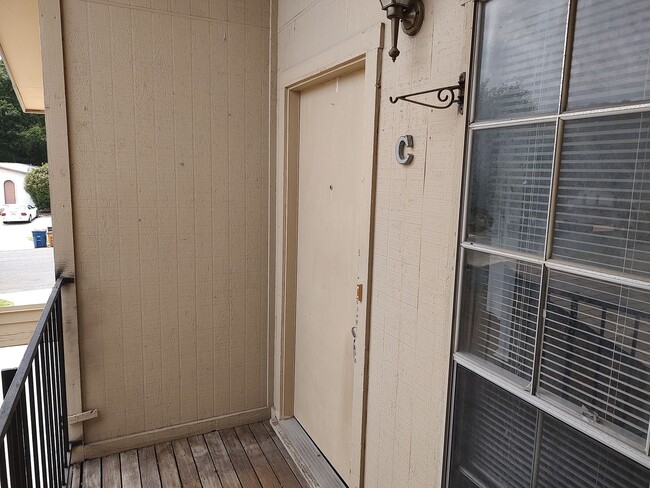 Building Photo - Cool 4-Plex walking distance to Zilker Park and Barton Springs