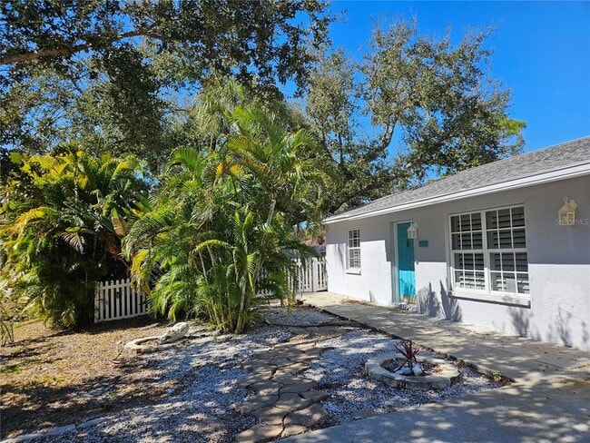 Building Photo - 272 Loyola Rd