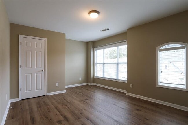 Building Photo - 2216 Worrall Hill Dr