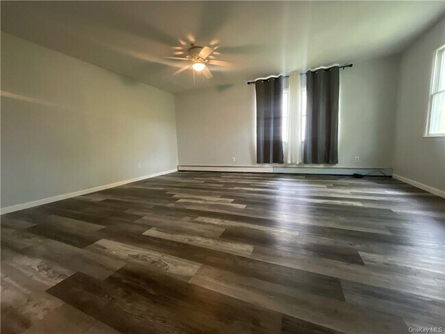 Building Photo - 114 Wawayanda Ave